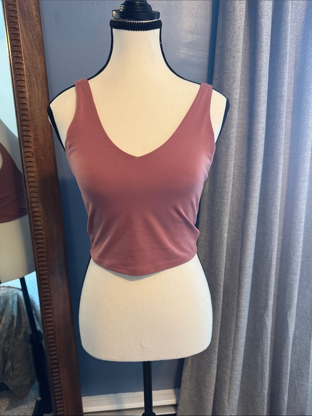 Sleeveless V-Neck Crop Top Yoga Workout Gym Wear with Shelf Bra in Dusty Rose